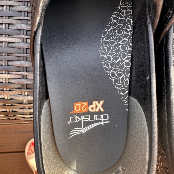 Dansko XP 2.0 Leather Clogs- LIKE NEW - Picture 5 of 7